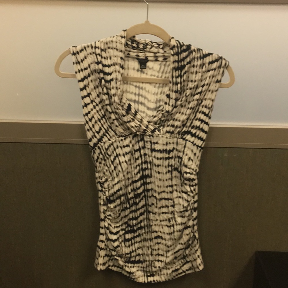 SALE ⬇️ Ann Taylor v-neck tank, XS